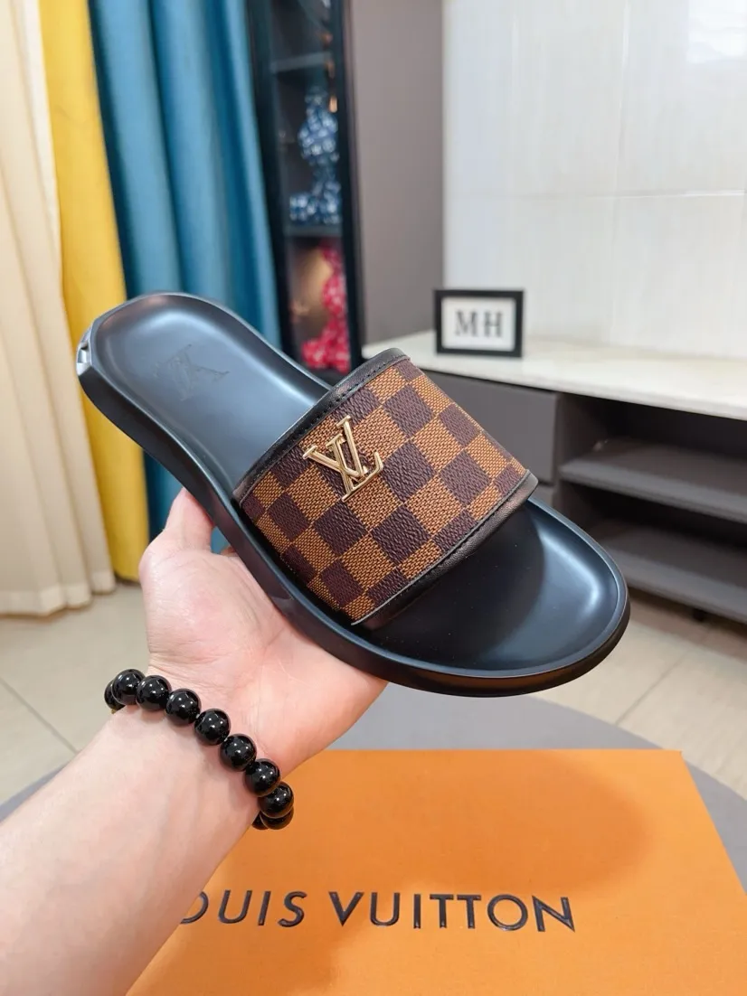 Men's shoes 💰260🌹🌹 (lv-Louis Vuitton) new men's sandals, high-end boutique, exquisite embossed logo decoration on the upper, fine workmanship, super soft soles, casual, loose and comfortable, a must-have in summer! \nsize：38-44